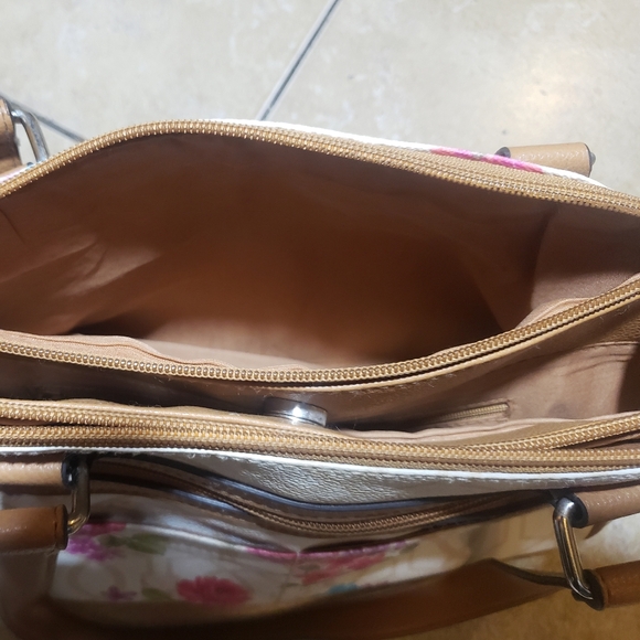 White Multi-compartment Floral Shoulder Bag - Picture 4 of 9